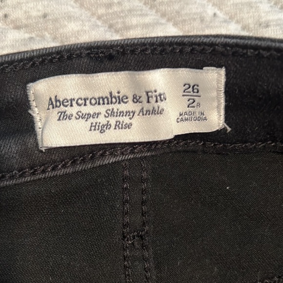 Abercrombie jeans perfect condition - Picture 2 of 2